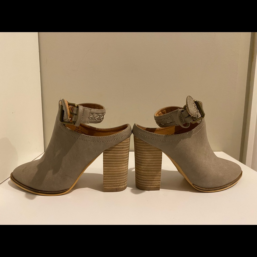 Cute “cowgirl” heeled boot